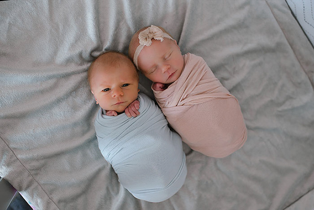 Mom’s Last Touching Photoshoot With Both Of Her Newborn Twins