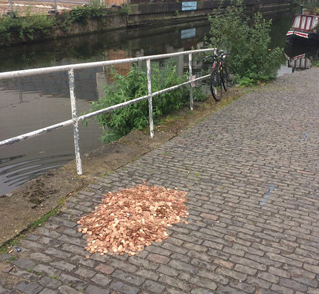 Artist Leaves 15,000 Coins On Ground In London To See How People React, And The Result Surprised Even Her