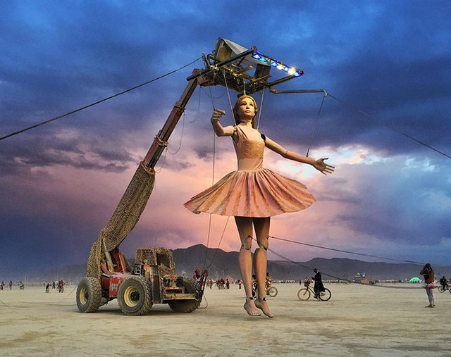 15+ Incredible Photos From Burning Man 2017 Prove Once Again It's The Craziest Festival On The Planet